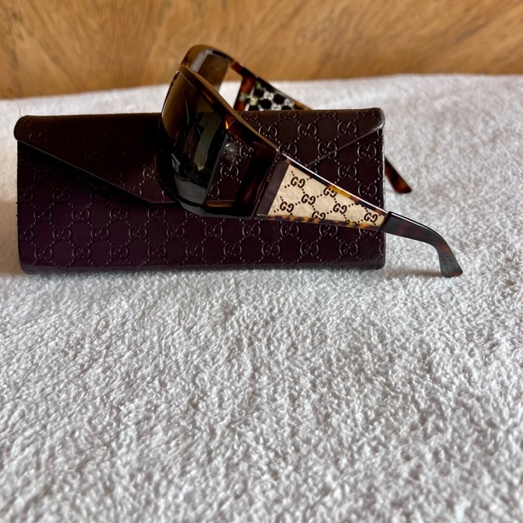 GUCCI
Tortoise Shell Frame GG Sunglasses - 2998 - Picture 5 of 14